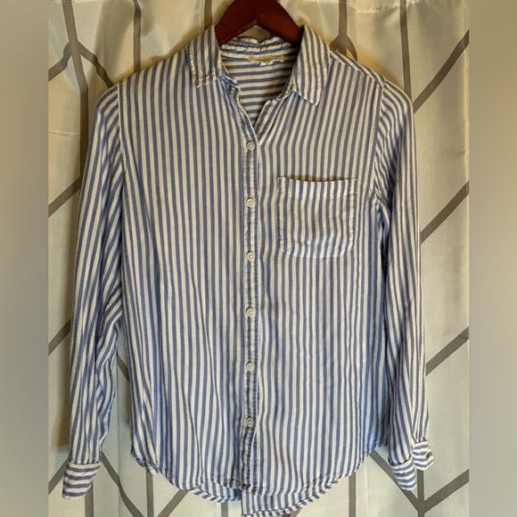 beachlunchlounge Tops - beachlunchlounge Striped Button-Down Shirt in Blue and White